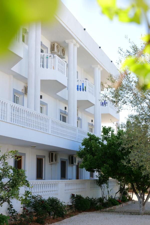 Vila Unique Aparthotel Ksamil Exterior photo